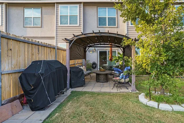 a view of a house with backyard and a tree