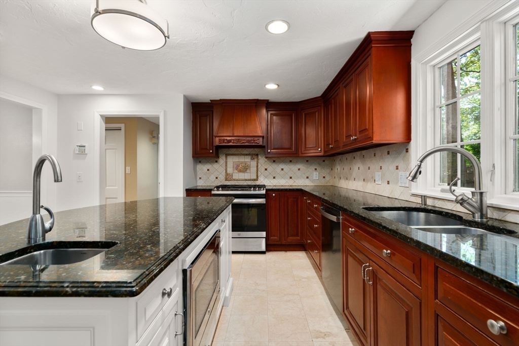 141 Westgate Wellesley, MA 02481 - Photo 7 of 36