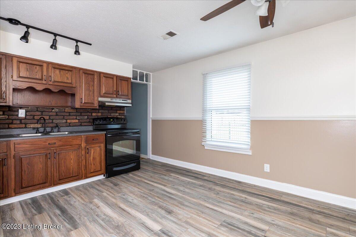 9714 Ranger Road Louisville, KY 40229 - Photo 7 of 26 11-FullRes-11