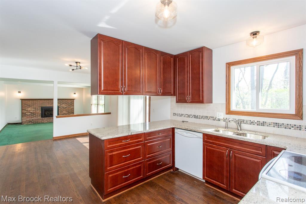 1772 North Kilburn Road Rochester Hills, MI 48306 - Photo 9 of 49