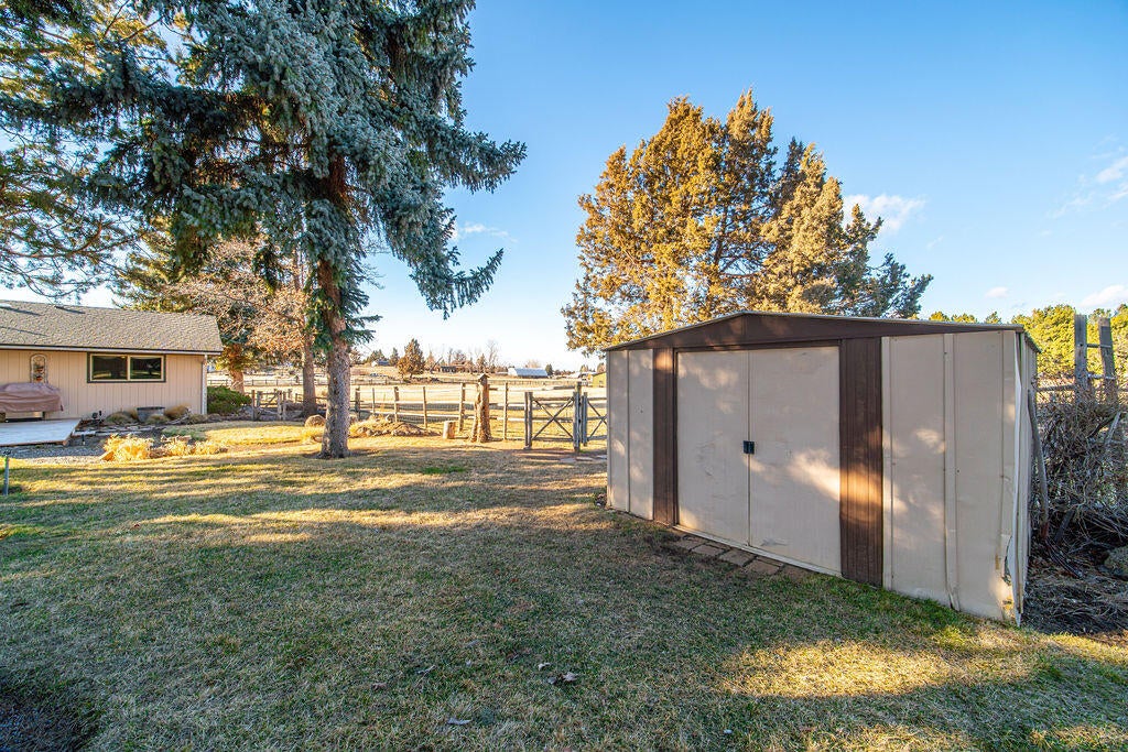 61858 Dobbin Road Bend, OR 97702 - Photo 25 of 30 RileyVisials-14