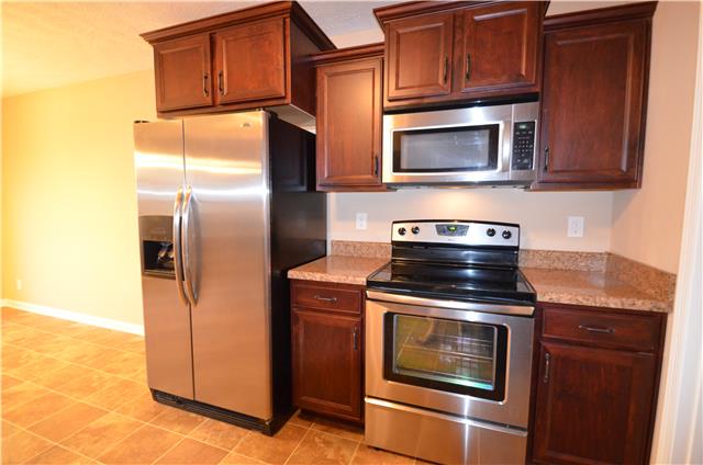 3749 Suiter Road Clarksville, TN 37040 - Photo 8 of 20 BEAUTIFUL CUSTOM CABINETRY AND LOVELY STAINLESS APPLIANCES.