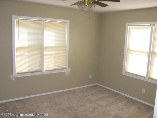 4200 South Jackson Street Amarillo, TX 79110 - Photo 7 of 8 an empty room with a window