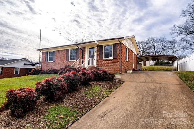 $239,900 | 185 33rd Street Northwest, Hickory, NC 28601