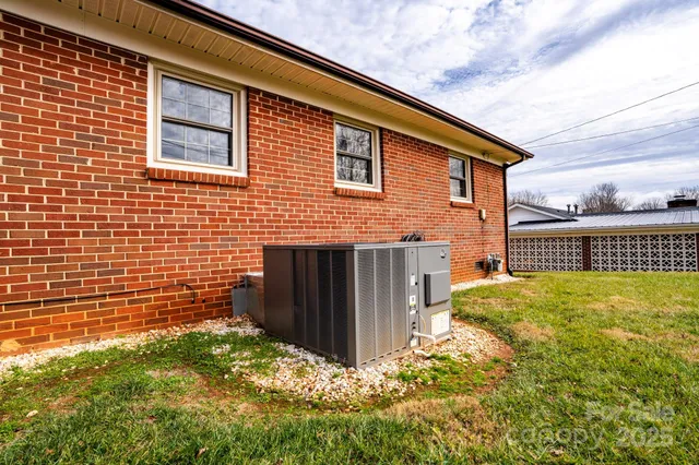 $239,900 | 185 33rd Street Northwest, Hickory, NC 28601