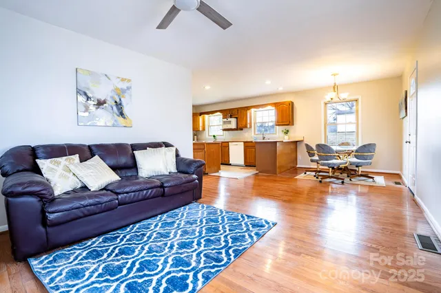 $239,900 | 185 33rd Street Northwest, Hickory, NC 28601