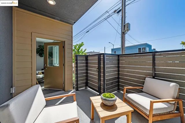 $449,000 | 2400 Adeline Street, Unit 304, Oakland, CA 94607