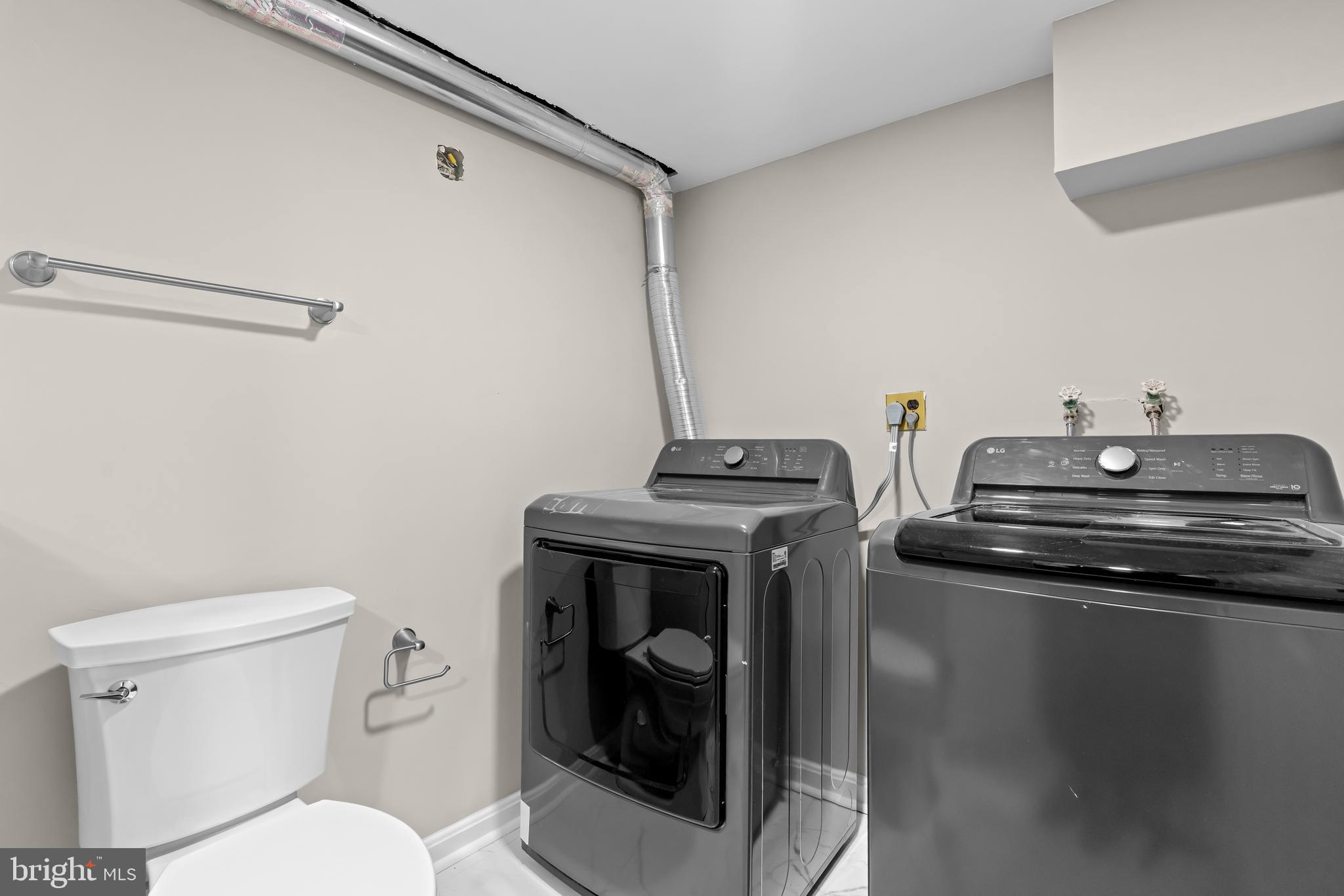 4239 32nd Road South Arlington, VA 22206 - Photo 27 of 29 Full Bathroom/Laundry Room in the Basement