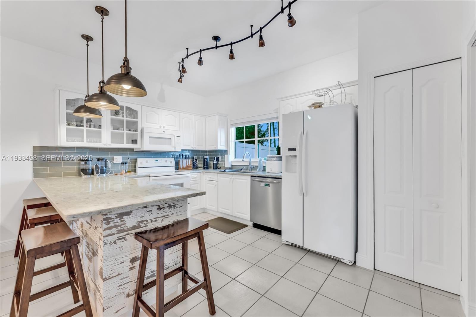 12925 Southwest 49th Court Miramar, FL 33027 - Photo 15 of 29