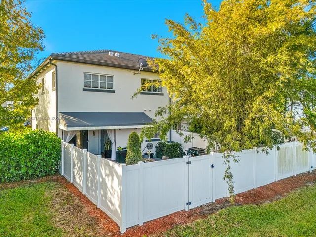 $550,000 | 12925 Southwest 49th Court, Miramar, FL 33027