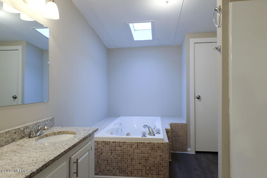 13433 Grover Road Jacksonville, FL 32226 - Photo 21 of 36 Master Bath