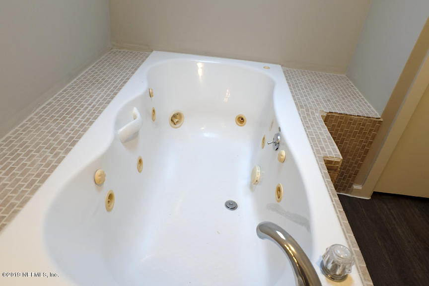 13433 Grover Road Jacksonville, FL 32226 - Photo 23 of 36 Jetted Tub