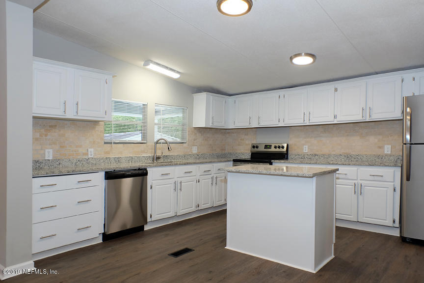 13433 Grover Road Jacksonville, FL 32226 - Photo 10 of 36 Large Kitchen