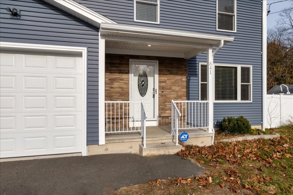 841 Newbury Street Springfield, MA 01104 - Photo 4 of 36 Gallery Image 4
