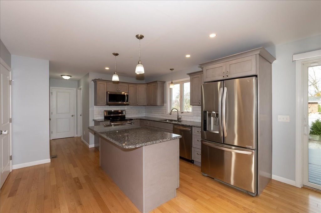 841 Newbury Street Springfield, MA 01104 - Photo 9 of 36 Gallery Image 9