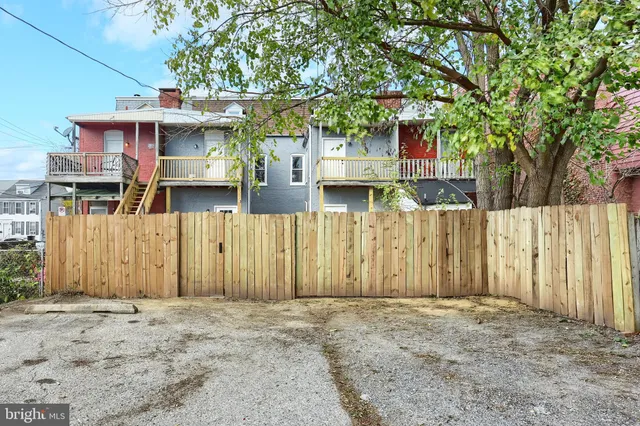 $285,000 | 240 East King Street, York, PA 17403