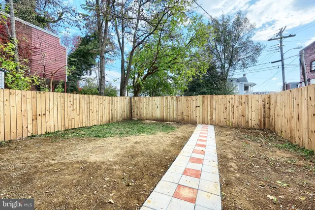 $285,000 | 240 East King Street, York, PA 17403