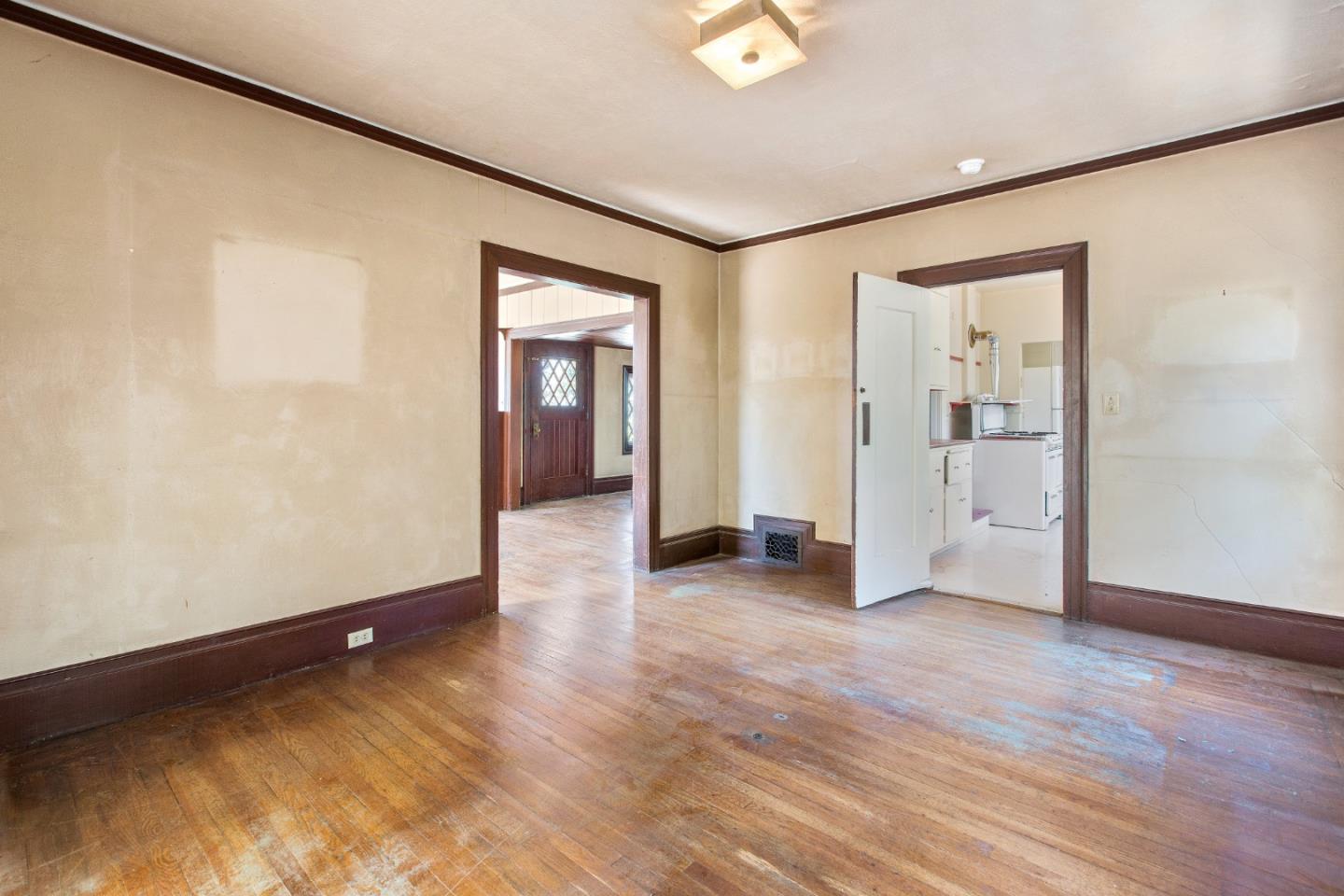 585 Santa Rosa Avenue Berkeley, CA 94707 - Photo 18 of 71 an empty room with wooden floor and windows