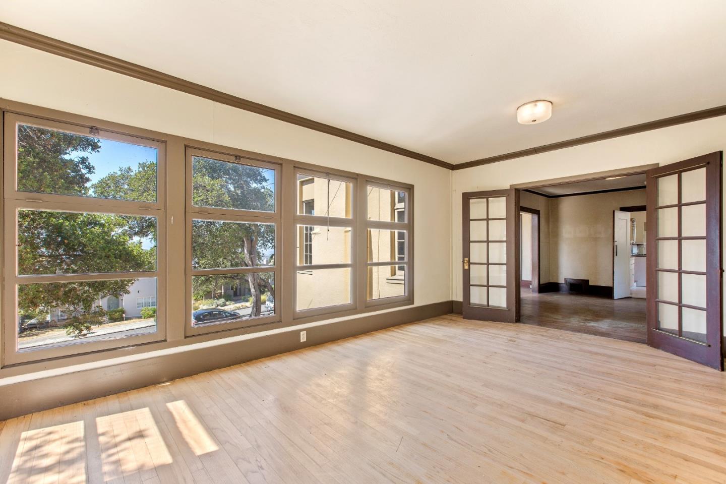 585 Santa Rosa Avenue Berkeley, CA 94707 - Photo 20 of 71 a view of an empty room with a window