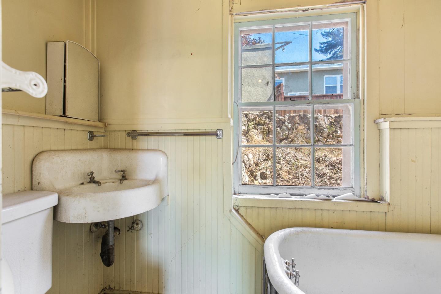 585 Santa Rosa Avenue Berkeley, CA 94707 - Photo 30 of 71 a bathroom with a sink and a mirror