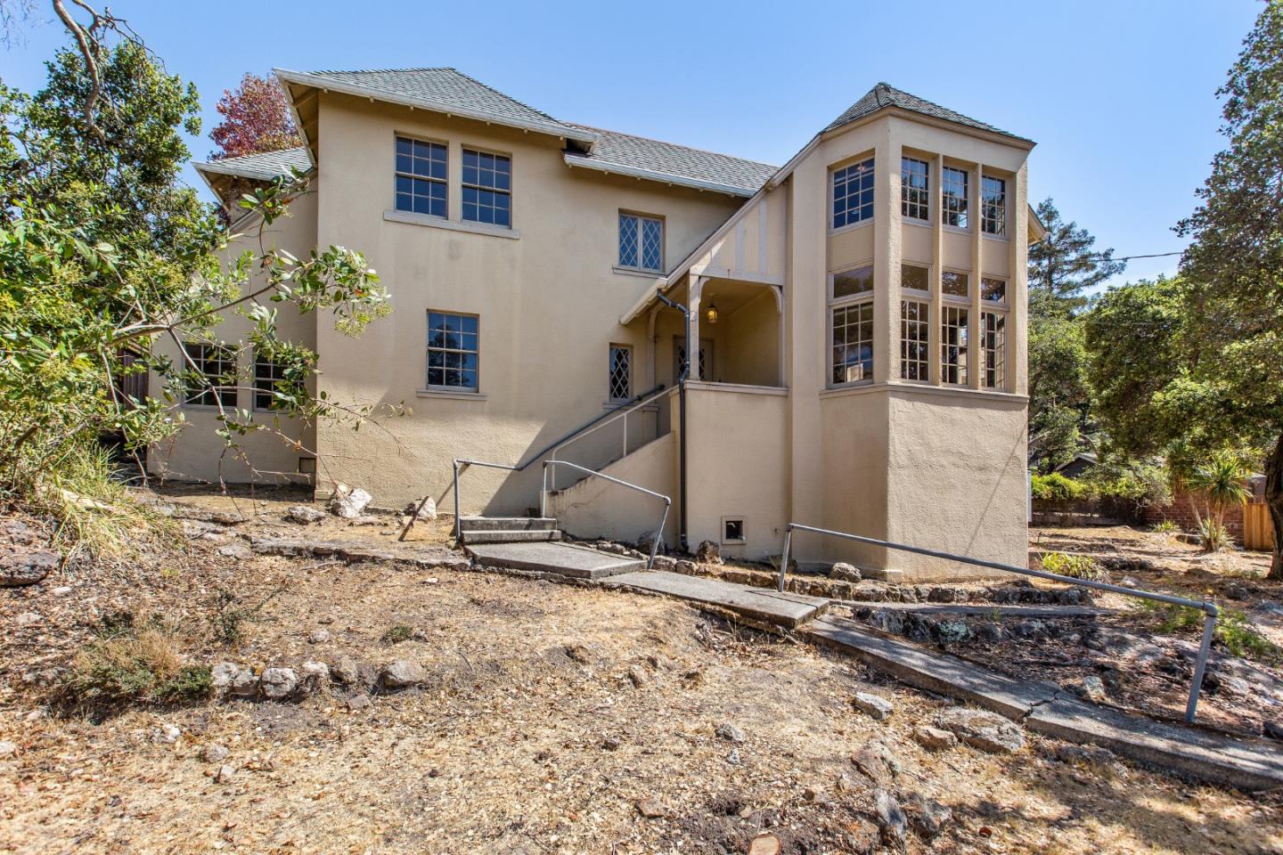 585 Santa Rosa Avenue Berkeley, CA 94707 - Photo 4 of 71 a view of a house with a yard