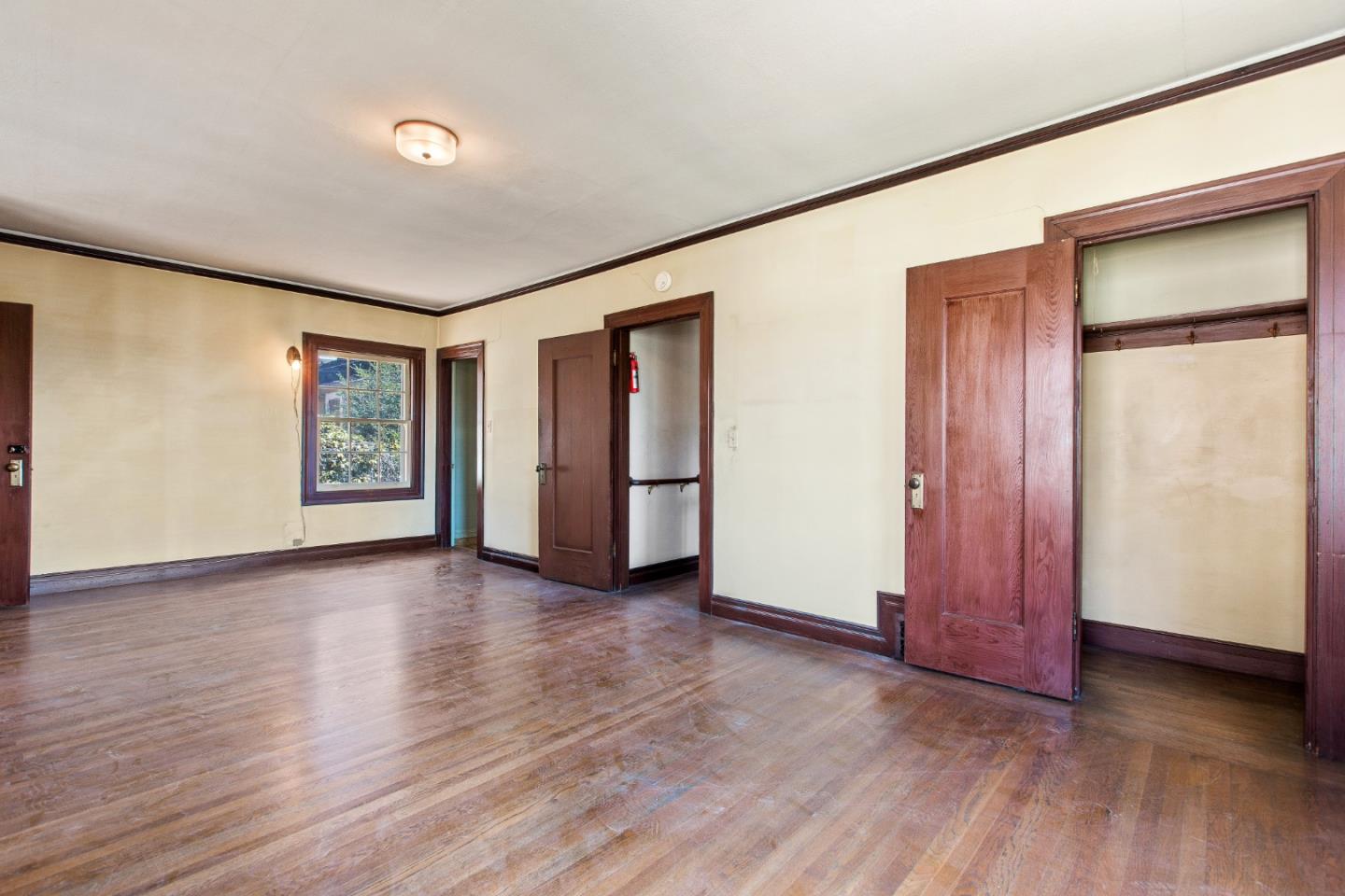 585 Santa Rosa Avenue Berkeley, CA 94707 - Photo 34 of 71 an empty room with wooden floor and windows