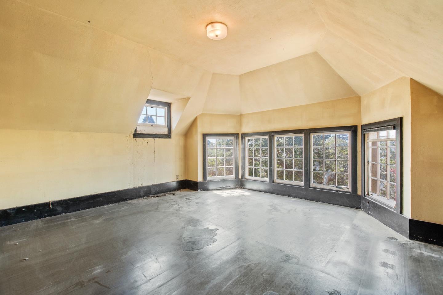 585 Santa Rosa Avenue Berkeley, CA 94707 - Photo 46 of 71 a view of an empty room with a window