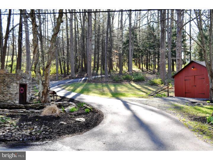 560 Reeds Road Downingtown, PA 19335 - Photo 20 of 25 Driveway