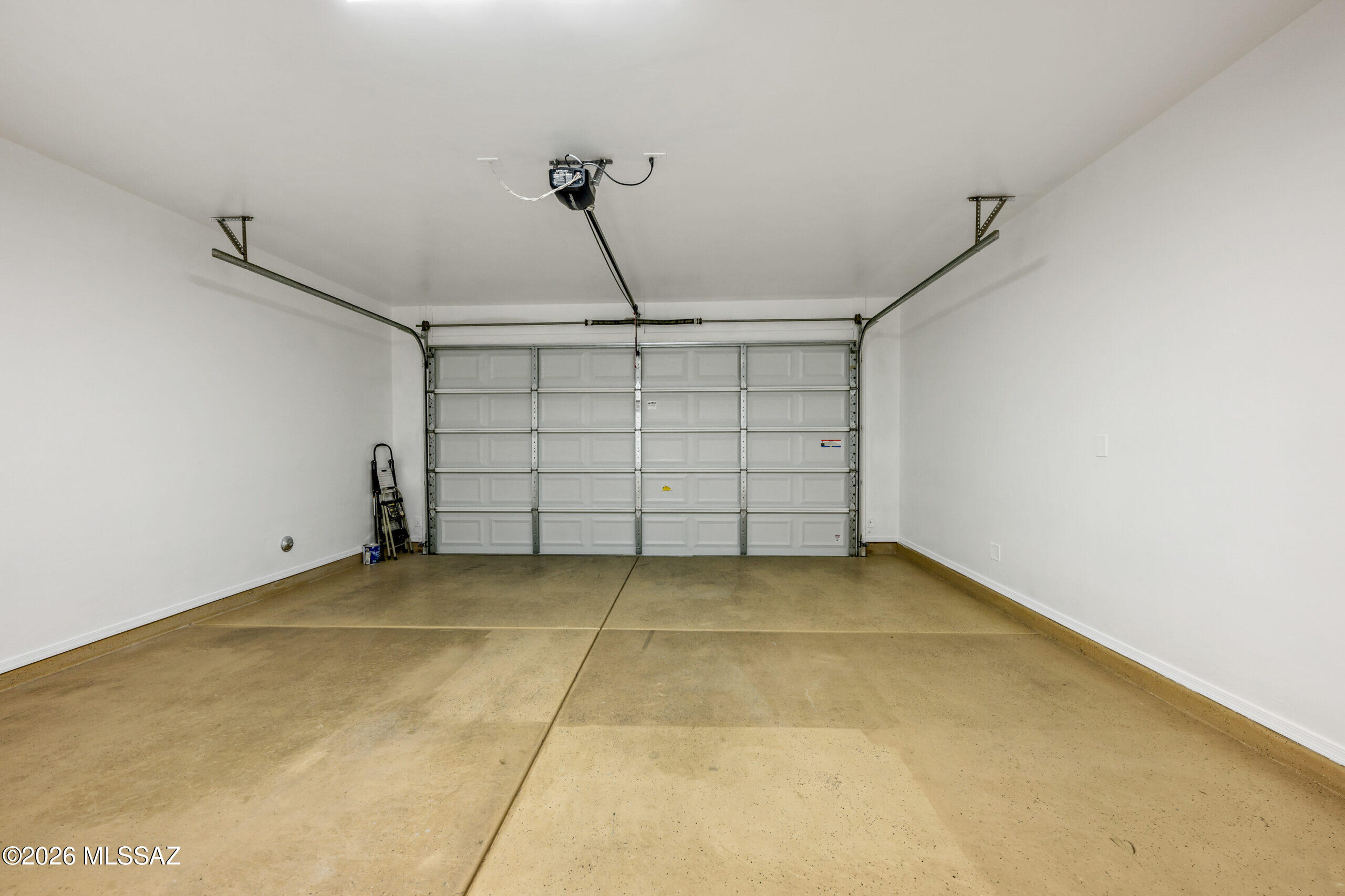 4261 North Golden Ridge Lane Tucson, AZ 85718 - Photo 11 of 11 garage-scaled