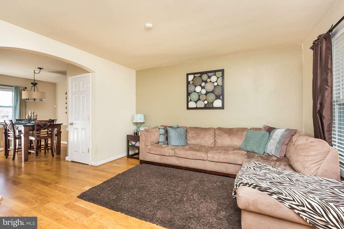 8025 Wallace Road Baltimore, MD 21222 - Photo 3 of 22 Living Room