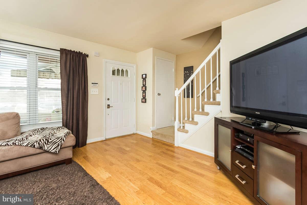 8025 Wallace Road Baltimore, MD 21222 - Photo 4 of 22 Living Room