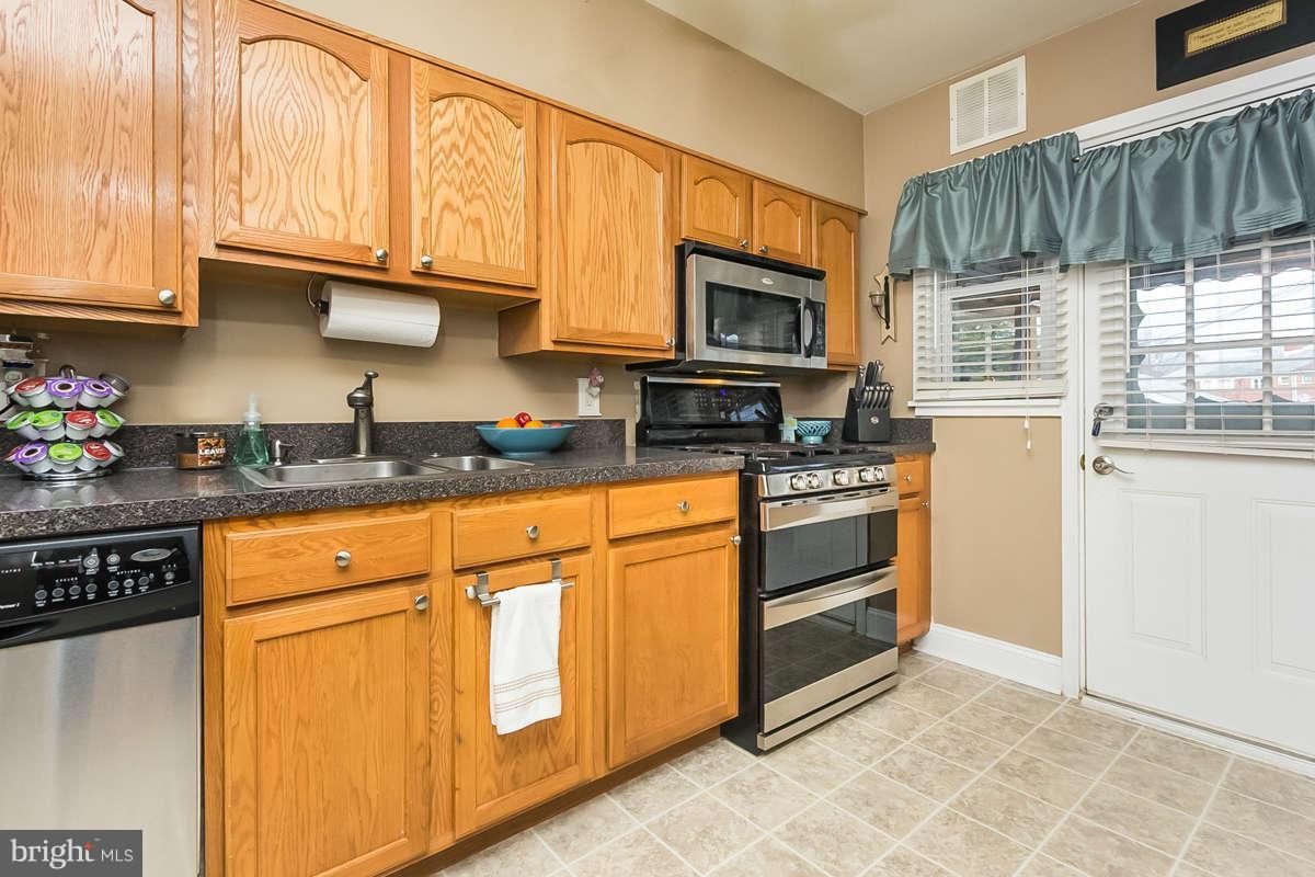 8025 Wallace Road Baltimore, MD 21222 - Photo 6 of 22 Kitchen