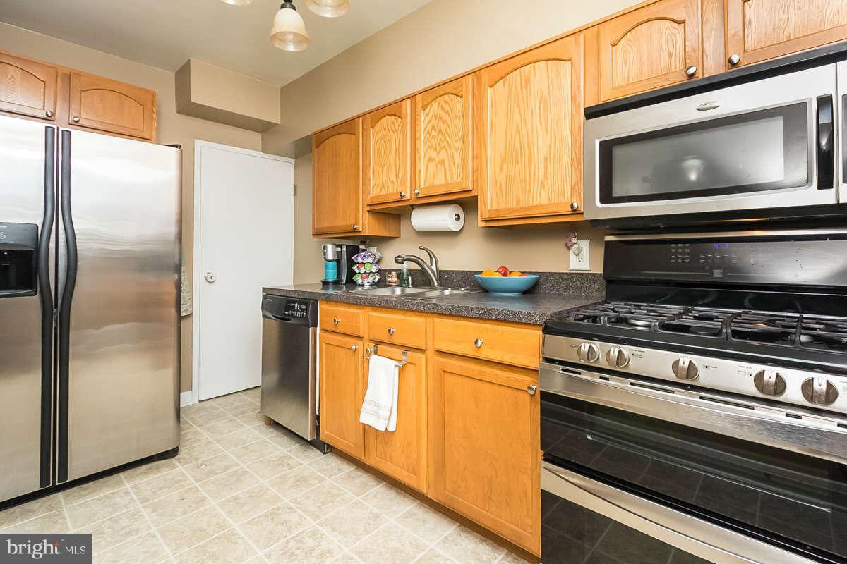 8025 Wallace Road Baltimore, MD 21222 - Photo 7 of 22 Kitchen