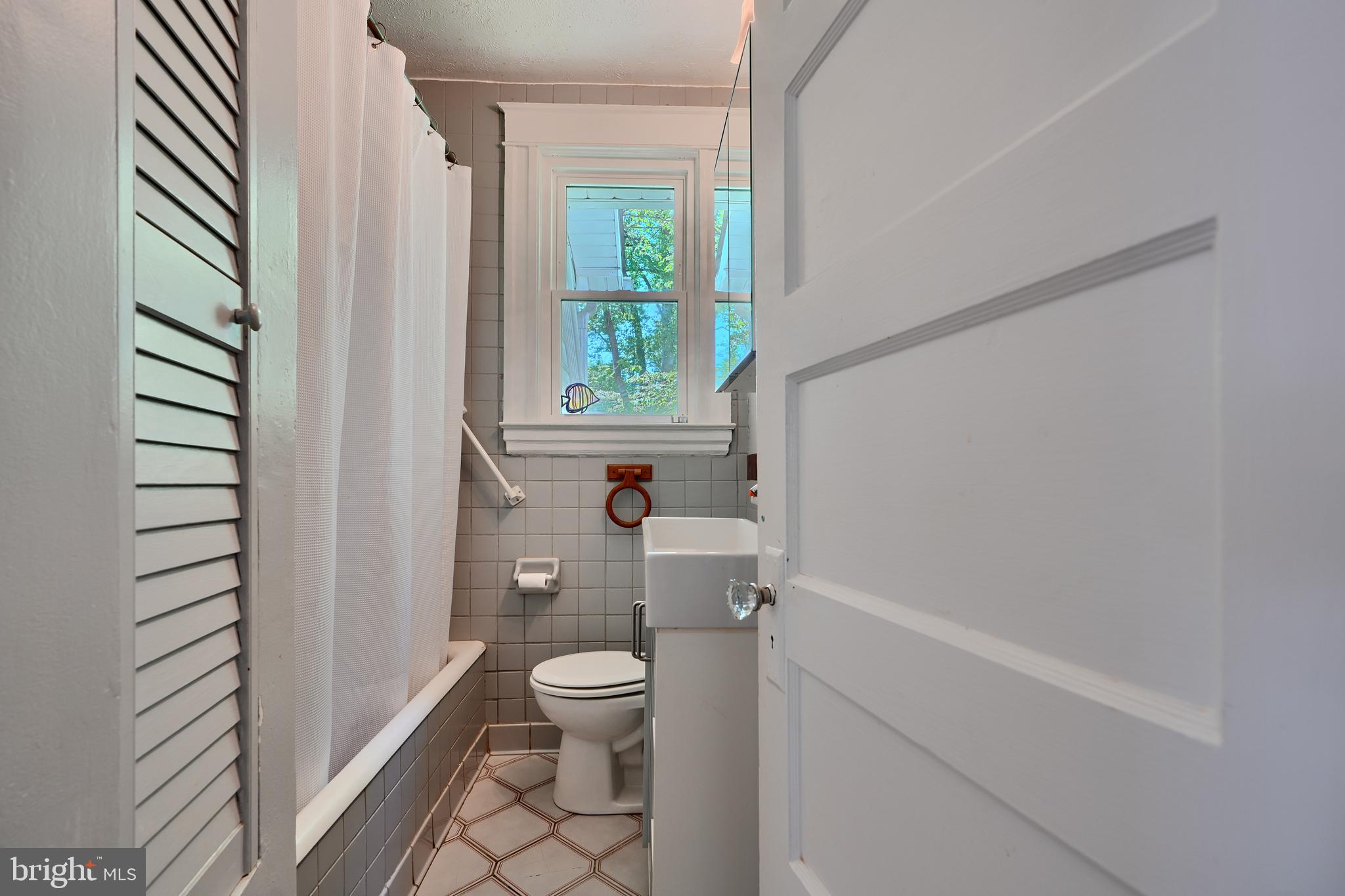 1111 Overbrook Road Baltimore, MD 21239 - Photo 21 of 47 a bathroom with a toilet and a shower