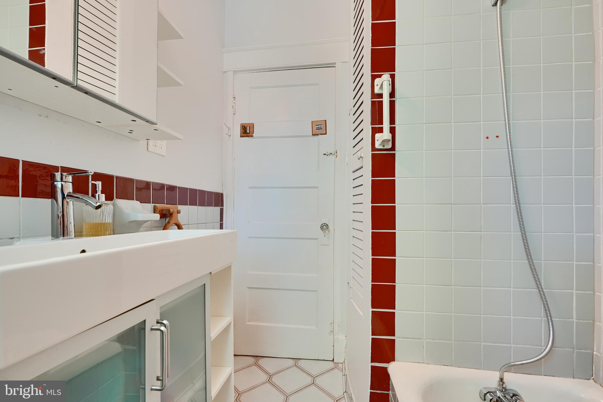 1111 Overbrook Road Baltimore, MD 21239 - Photo 23 of 47 a utility room with dryer and washer