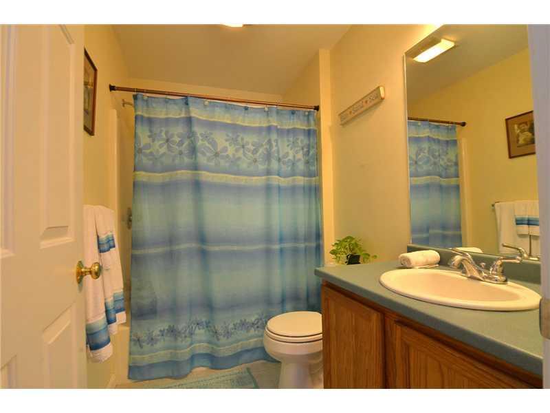 9 Cascade Road, Unit D7 Old Orchard Beach, ME 04064 - Photo 17 of 25 Master Bath/Spa.