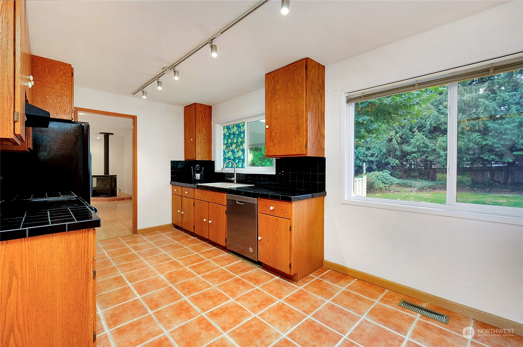 671 Sylvan Way Bremerton, WA 98310 - Photo 10 of 36 Gallery Image 10