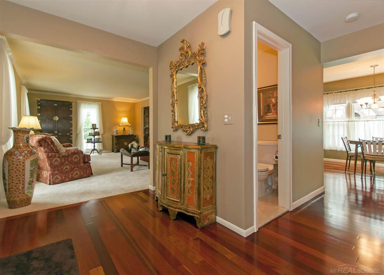 515 Fisher Road Grosse Pointe, MI 48230 - Photo 3 of 42 31294404-2.JPG