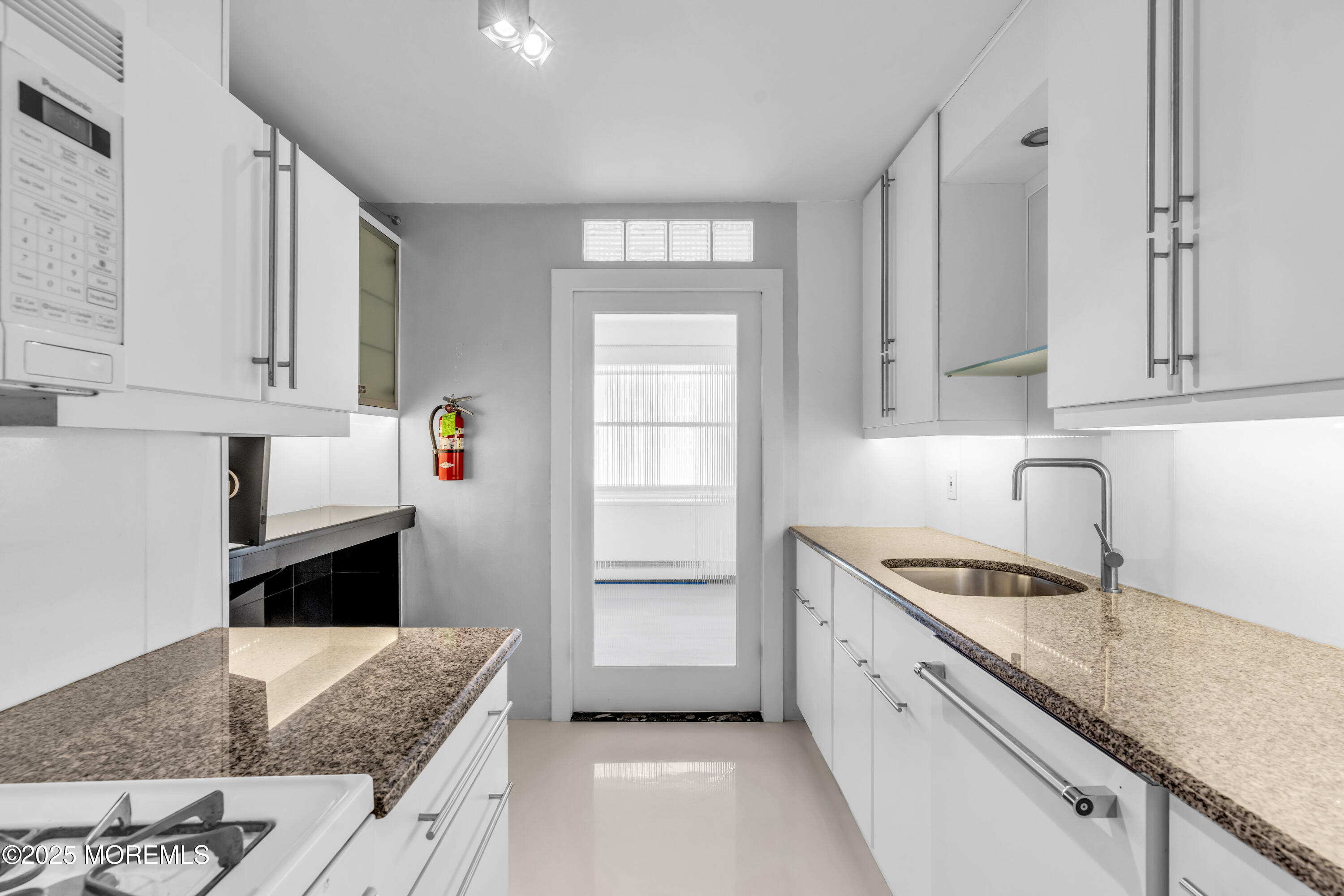 28 Riverside Avenue, Unit 8J Red Bank, NJ 07701 - Photo 6 of 27 kitchen