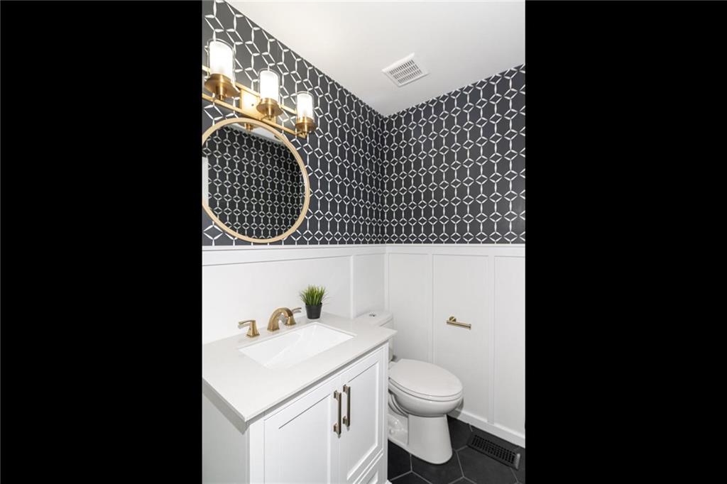 8837 Kirkham Road Indianapolis, IN 46260 - Photo 14 of 40 Gallery Image 14