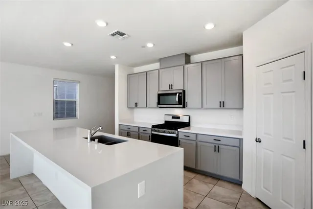 $2,660 | 3151 Segesta Avenue, Henderson, NV 89044