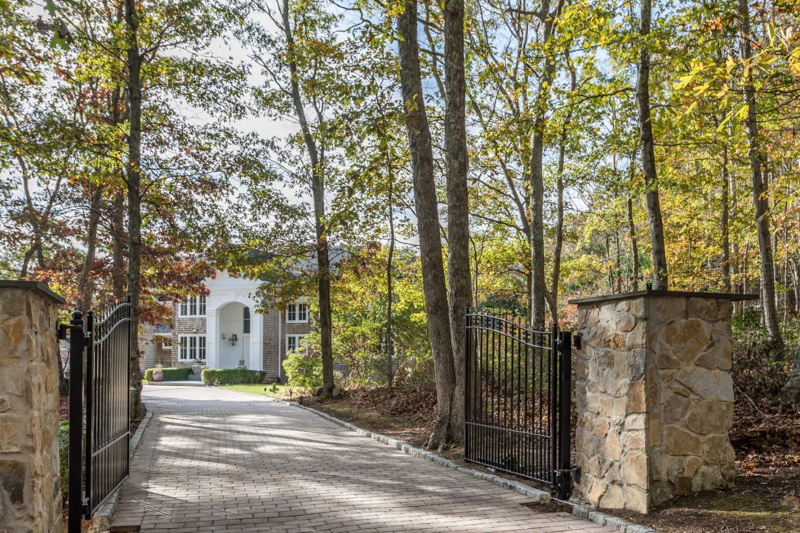 2136 Deerfield Road Sag Harbor, NY 11963 - Photo 5 of 26