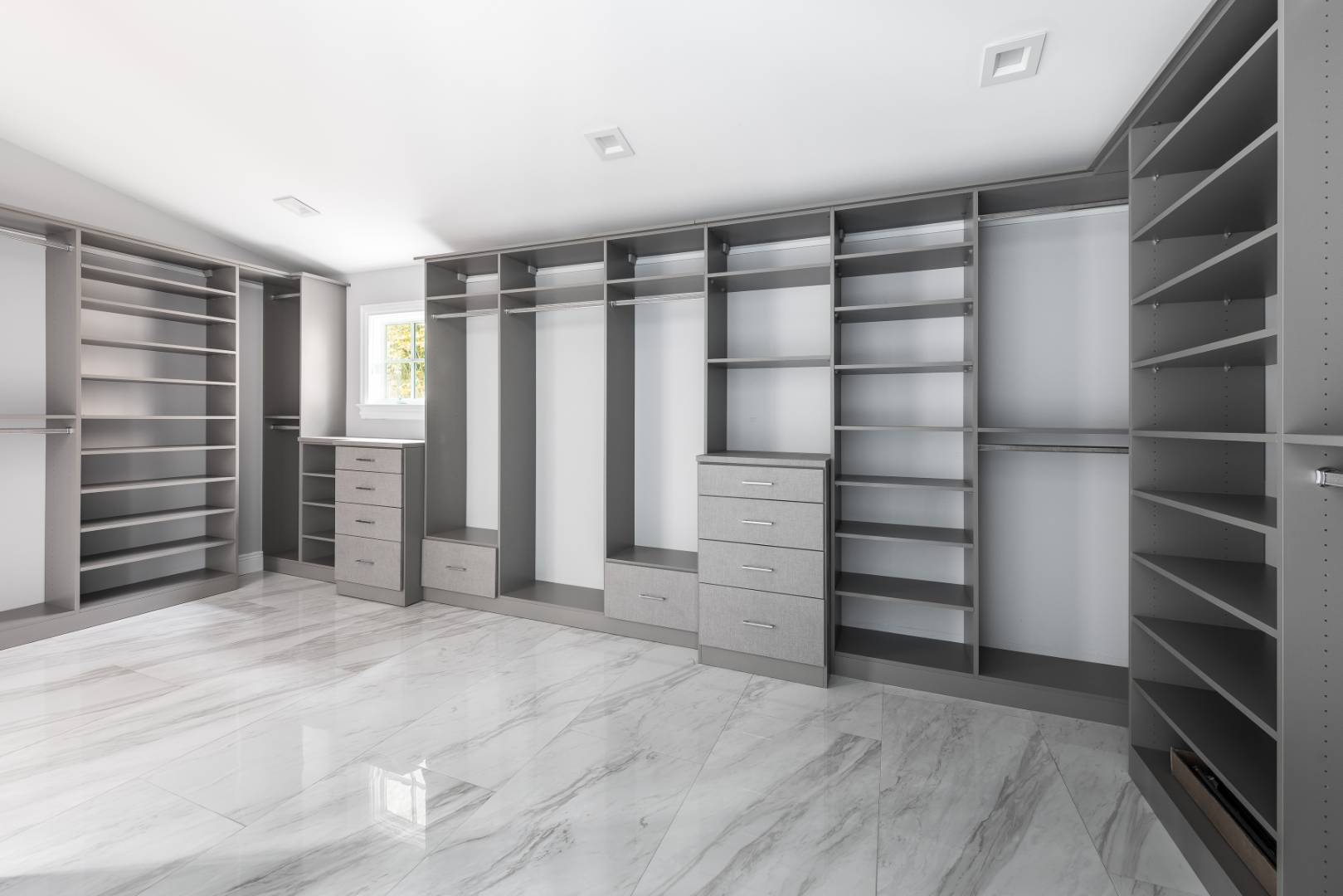 2136 Deerfield Road Sag Harbor, NY 11963 - Photo 7 of 26