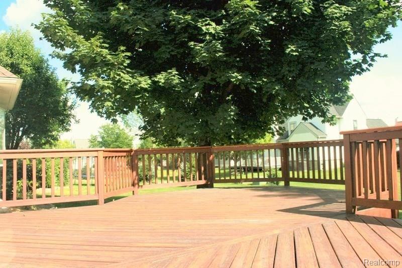 39577 Squire Road Novi, MI 48375 - Photo 14 of 14 Deck.JPG