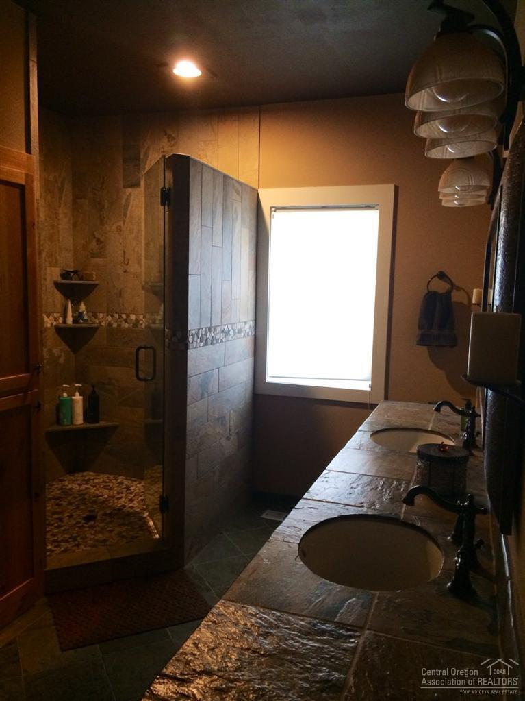60670 Billadeau Road Bend, OR 97702 - Photo 20 of 25 a bed sitting in a room next to a window
