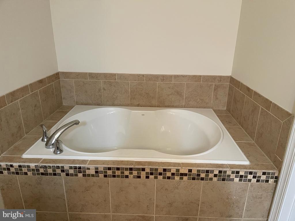 22573 Willington Square Ashburn, VA 20148 - Photo 11 of 19