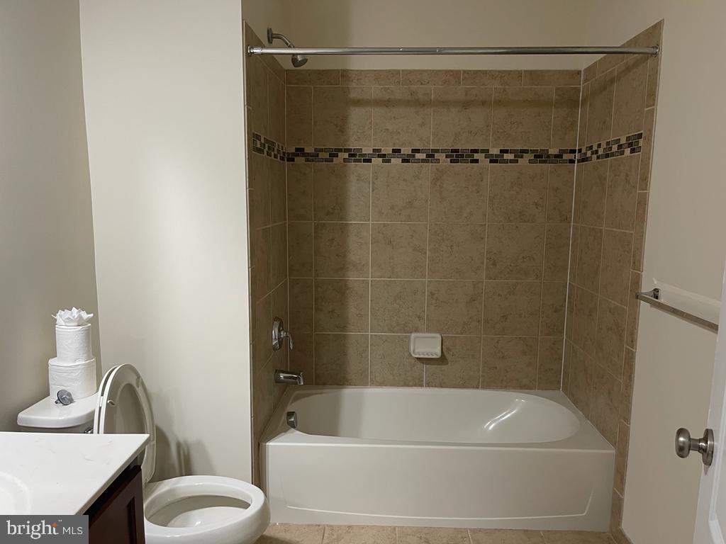 22573 Willington Square Ashburn, VA 20148 - Photo 15 of 19