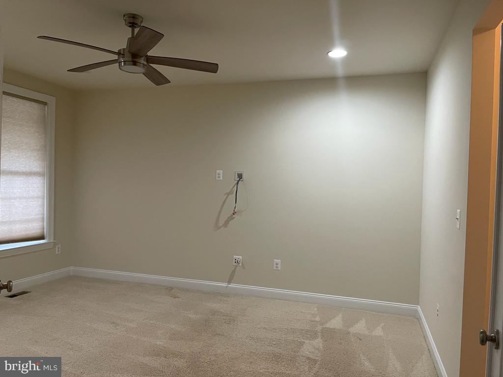 22573 Willington Square Ashburn, VA 20148 - Photo 8 of 19