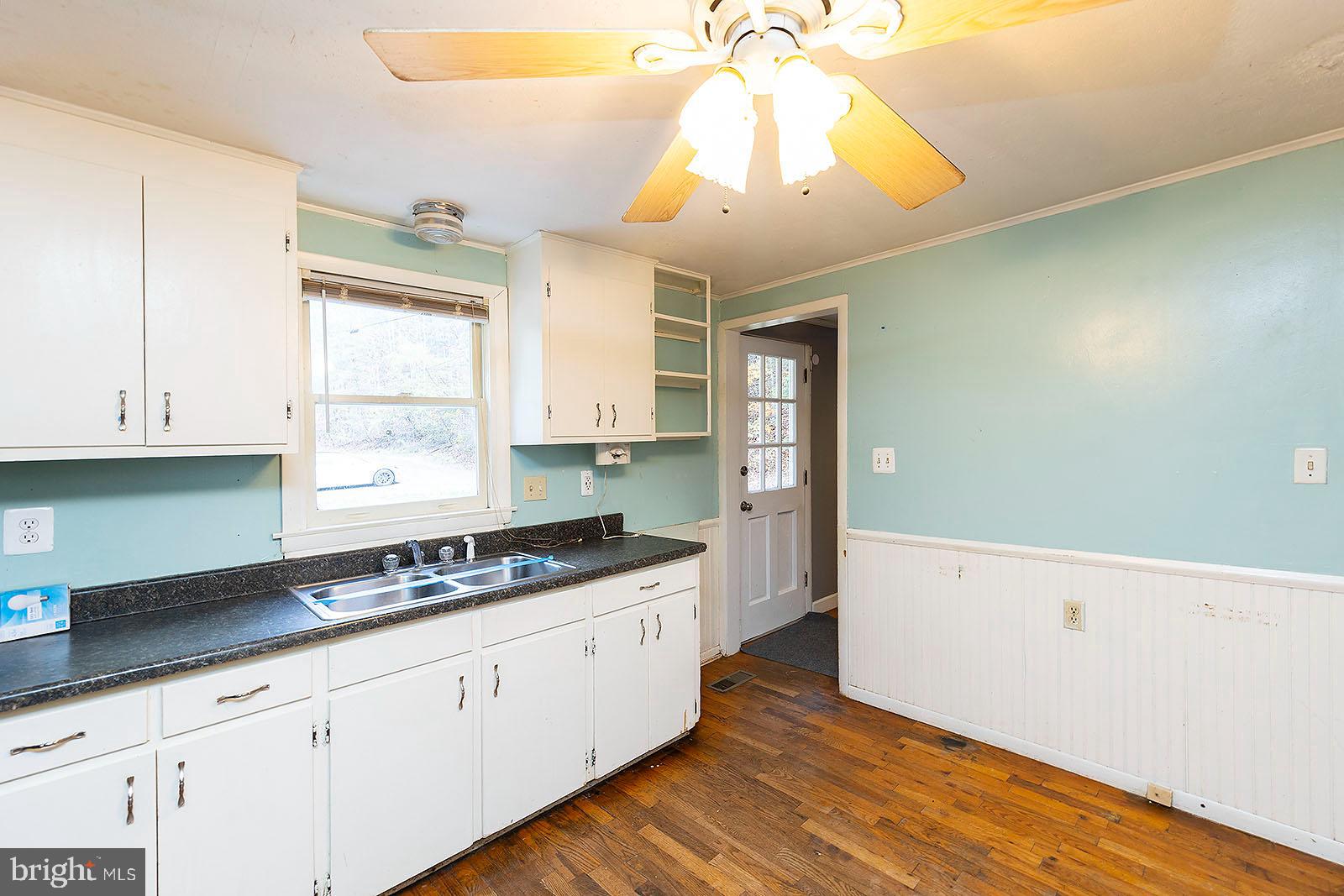 141 Roys Lane Gore, VA 22637 - Photo 4 of 12 Kitchen