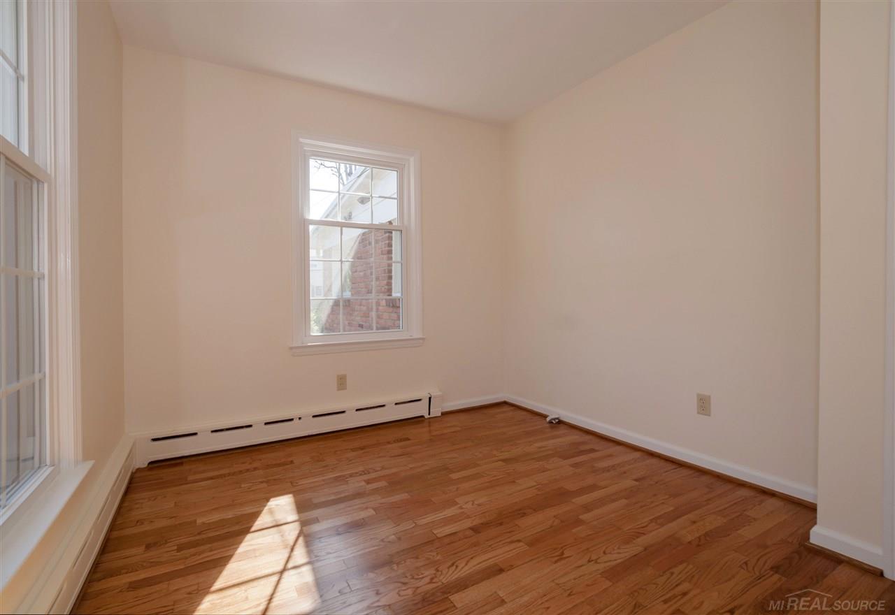 1155 Hampton Road Grosse Pointe, MI 48236 - Photo 18 of 38 31315285-17.JPG